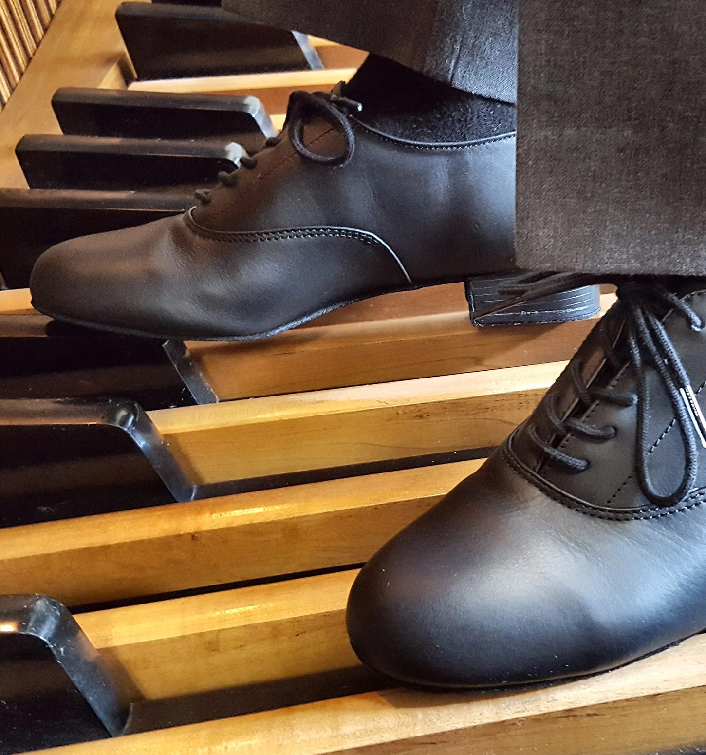 feet operating pedals of pipe organ